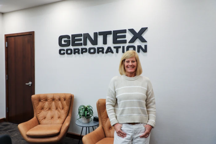 https://careers.gentex.com/uploads/sign2_good_pose.png